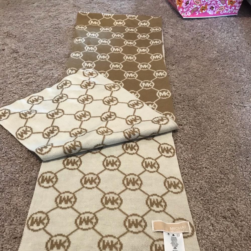 Michael kors scarf